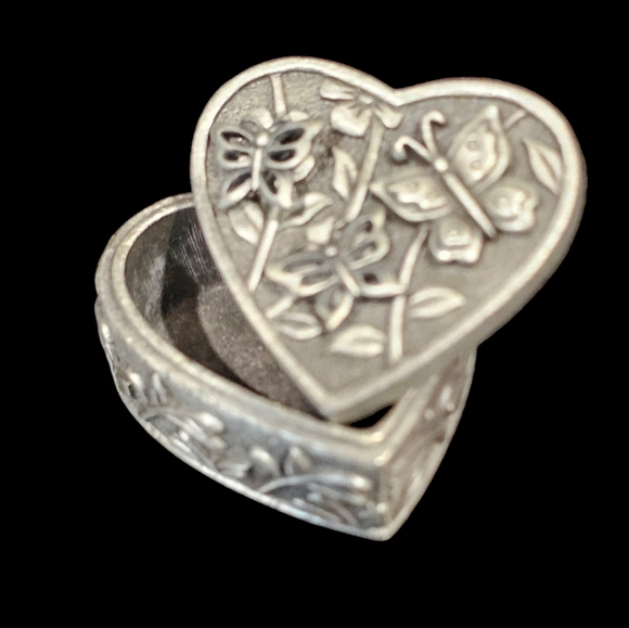 Ms. Dee Pewter Heart Shaped Trinket Dish With Earrings And Pin - Picture 2 of 3